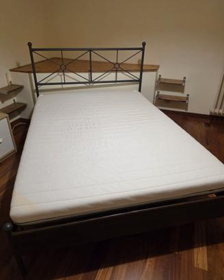 Letto nero in metallo una piazza e mezza