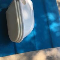 Coppia sanitari sospesi impeccabili.