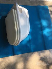 Coppia sanitari sospesi impeccabili.