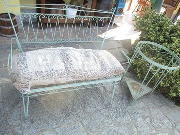 panchina e tavolino vintage