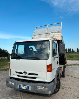 Nissan Atleon Ribaltabile