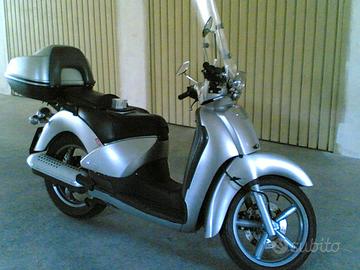Moto Scarabeo 200