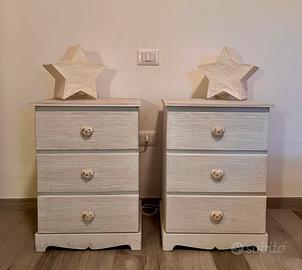 Coppia di comodini shabby chic e lampade abat jour