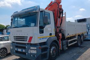 Iveco stralis con gru