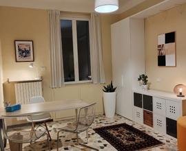 Stanza uso studio in condivisione