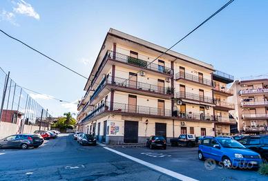 Appartamento luminoso ad Aci Catena