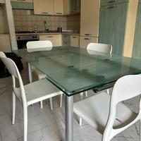 TAVOLO E SEDIE