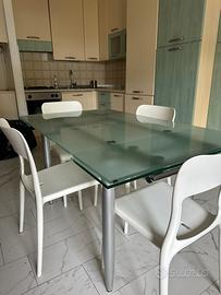 TAVOLO E SEDIE