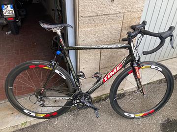 Bici da corsa TIME in carbonio