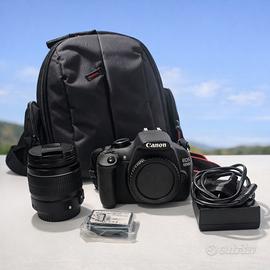 Canon EOS 1200D con obiettivo e accessori