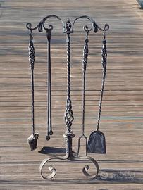 Set per caminetto in ferro forgiati a mano