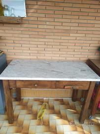 tavolo in legno e marmo di carrara
