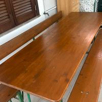 Tavolo con panche da giardino