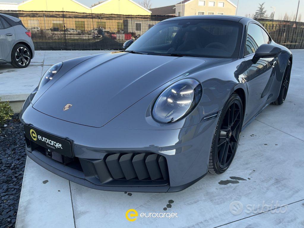 PORSCHE 911 (992)