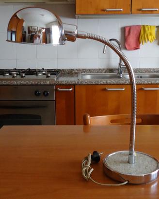 Lampada da tavolo vintage in metallo cromato