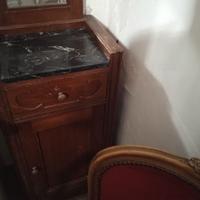 Mobiletto antico con specchio marmo nero