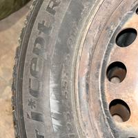 Pneumatici invernali 195/65 R15 + Cerchi ferro