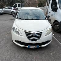 lancia ypsilon 2012