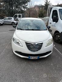 lancia ypsilon 2012