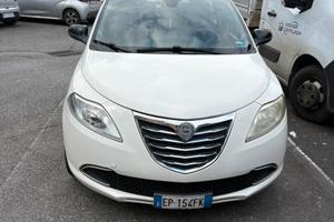 lancia ypsilon 2012