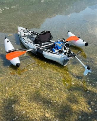 kayak da pesca con motore elettrico