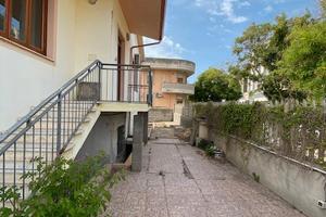 Semi indipendente con cortile