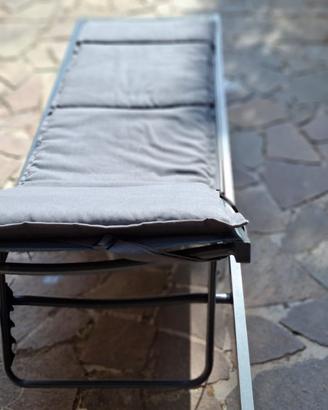 Lettino con cuscino nuovo