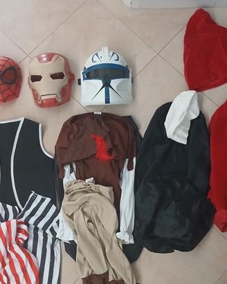Costumi e maschere per carnevale (solo in blocco)