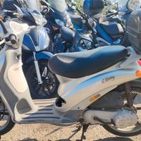 Piaggio Liberty 50 con bauletto