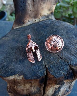 Elmo e scudo spartano in metallo color rame