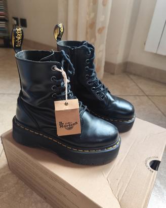 Dr. Martens Jadon black 