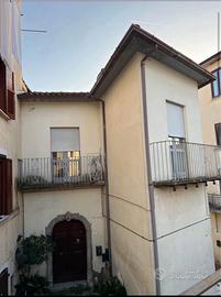Casa indipendente storica Tufo