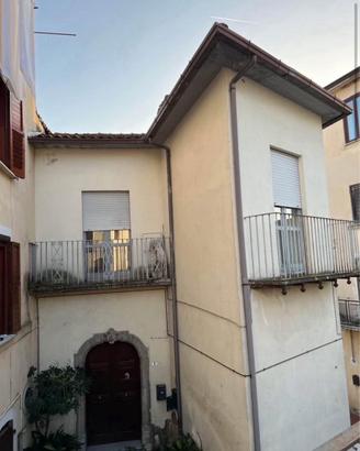 Casa indipendente storica Tufo