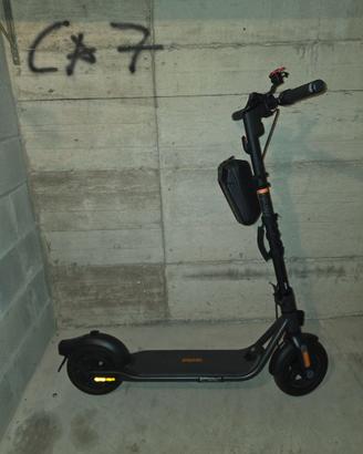 Monopattino elettrico Ninebot KickScooter F2