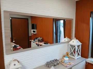 SPECCHIO  CON CORNICE IN ROVERE SBIANCATO 70×180