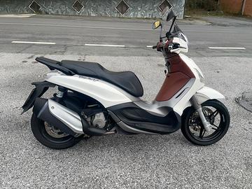 Piaggio Beverly 350 Sport Touring