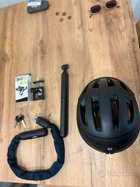 Kit accessori bici- casco, luchetto, pompa