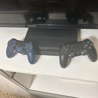 Playstation 4 slim + 2 joystick, 2 gochi