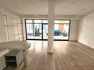 NEGOZIO/UFFICIO VETRINATO nel cuore di Rovereto