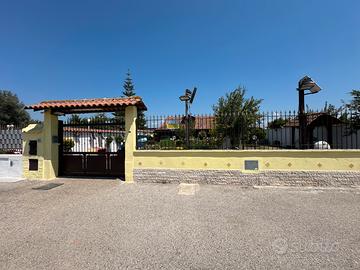 Villeta con giardino 1500 mt dal mare