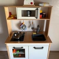 Cucina legno con accessori