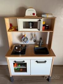 Cucina legno con accessori