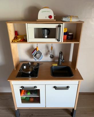 Cucina legno con accessori