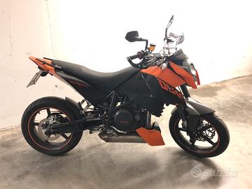 KTM Duke 690 guida con A2
