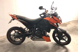 KTM Duke 690 guida con A2