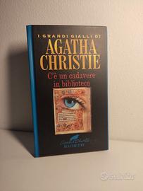 C'è un cadavere in biblioteca