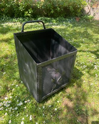 Carrello portalegna in ferro battuto