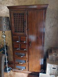Mobile antico in legno massiccio