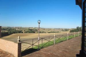 Bilocale in casa colonica con giardino comune