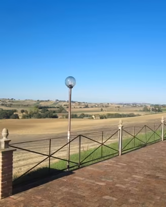 Bilocale in casa colonica con giardino comune
